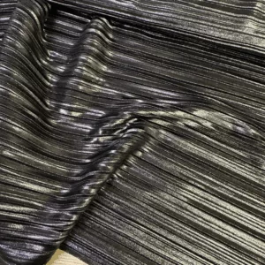 tissu plissé noir irisé